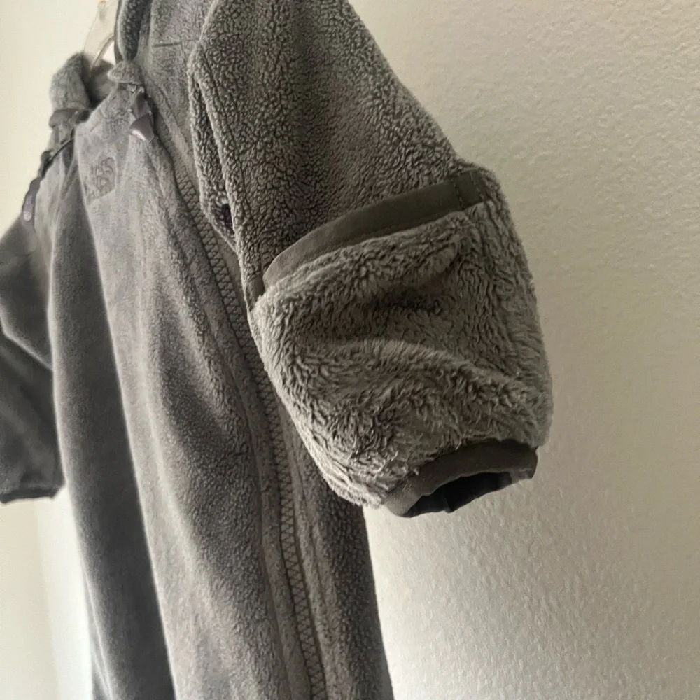 The North Face gray babies fleece. - Picture 3 of 6